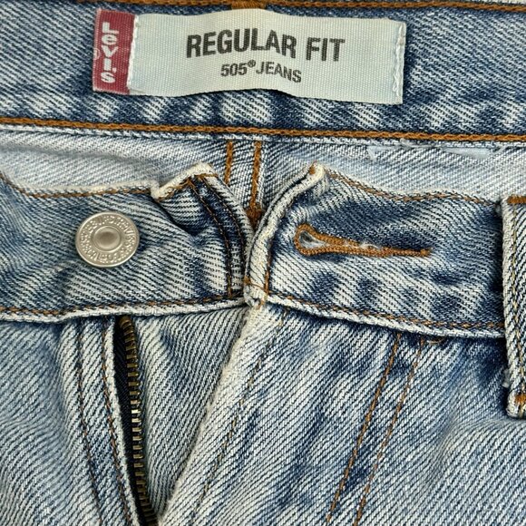 Vintage Levi's 505 Light Wash Distressed Shorts, Petros Vintage, Size 32 - Picture 7 of 10